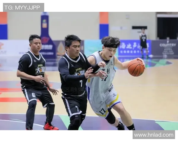 台北男篮与香港男篮激战正酣争夺篮球赛场荣耀与胜利